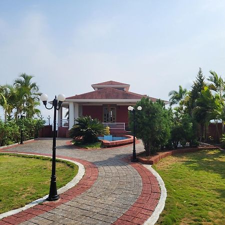 Paras Holiday Home Сатара Екстериор снимка