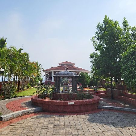 Paras Holiday Home Сатара Екстериор снимка