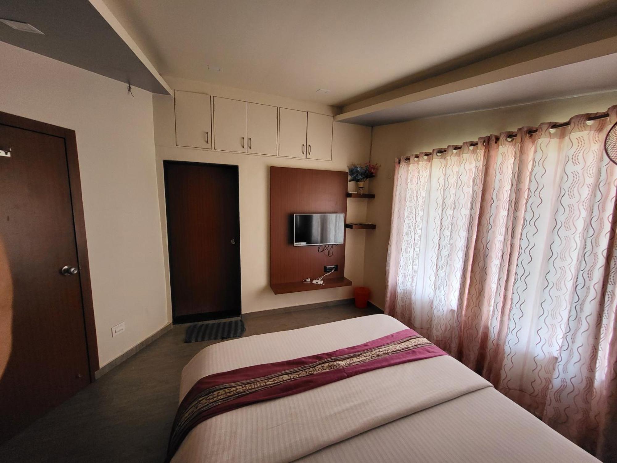 Paras Holiday Home Сатара Екстериор снимка