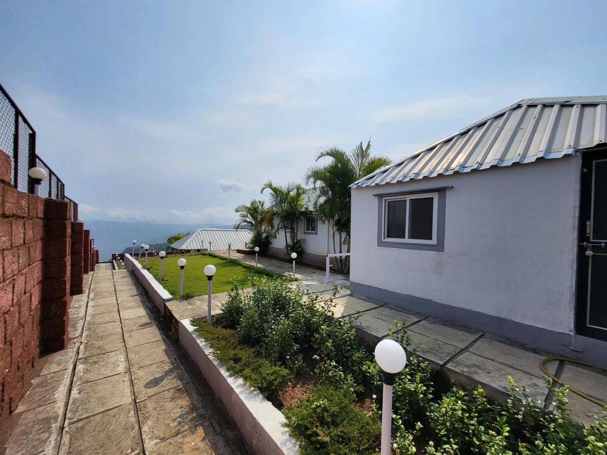 Paras Holiday Home Сатара Екстериор снимка