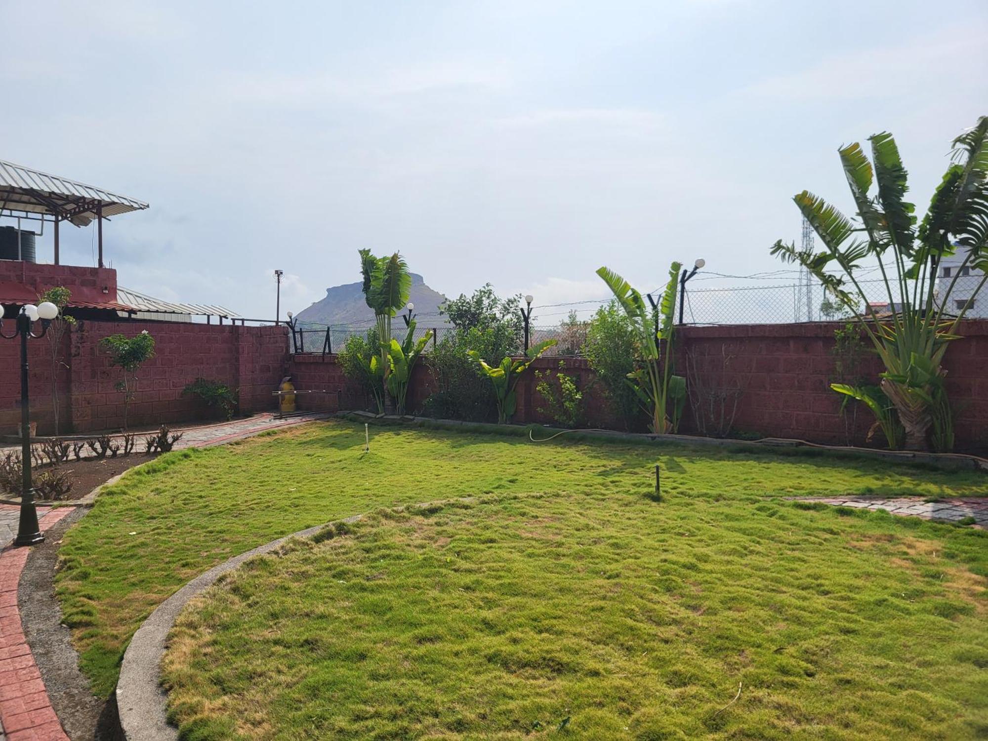 Paras Holiday Home Сатара Екстериор снимка