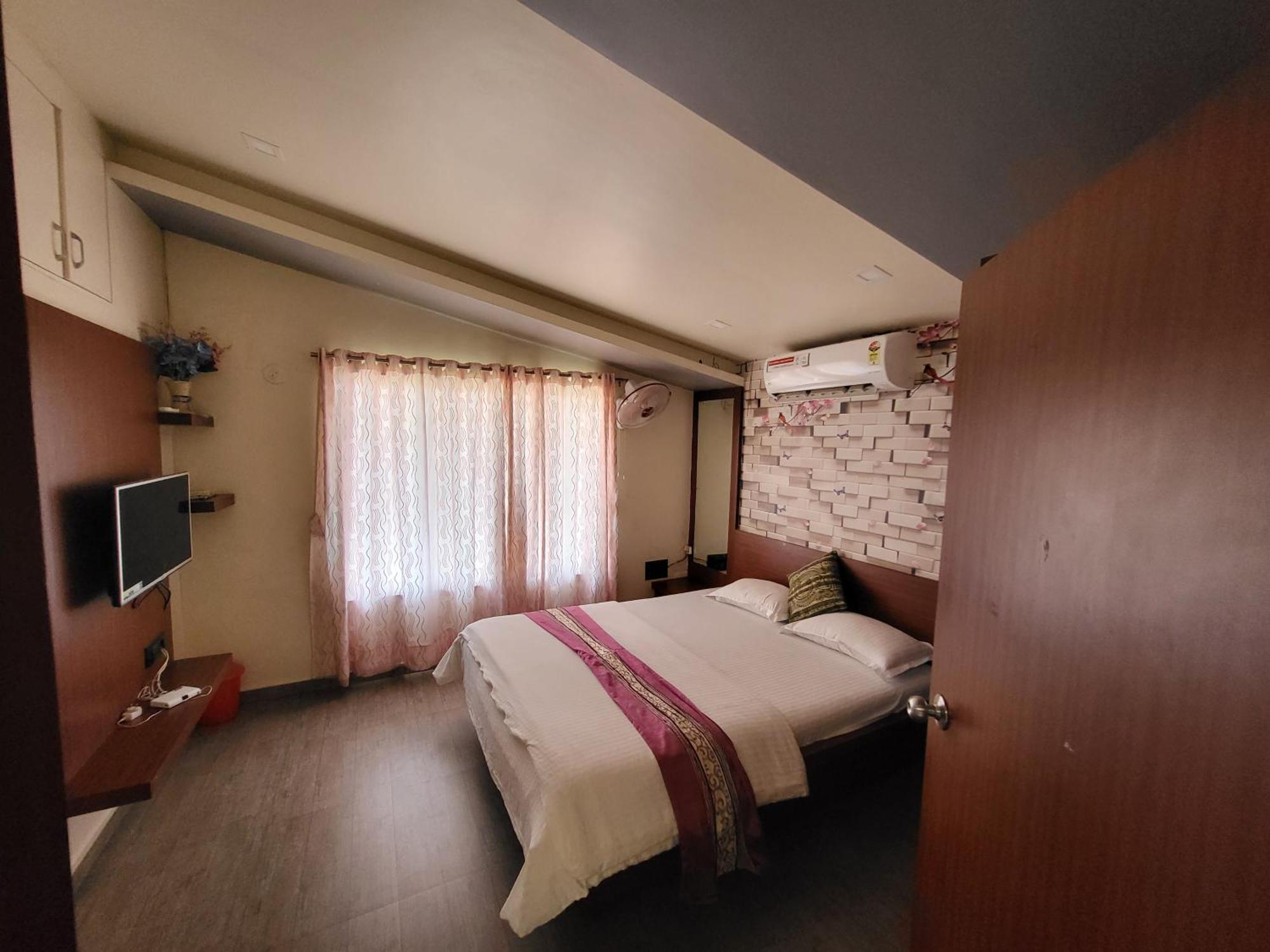Paras Holiday Home Сатара Екстериор снимка