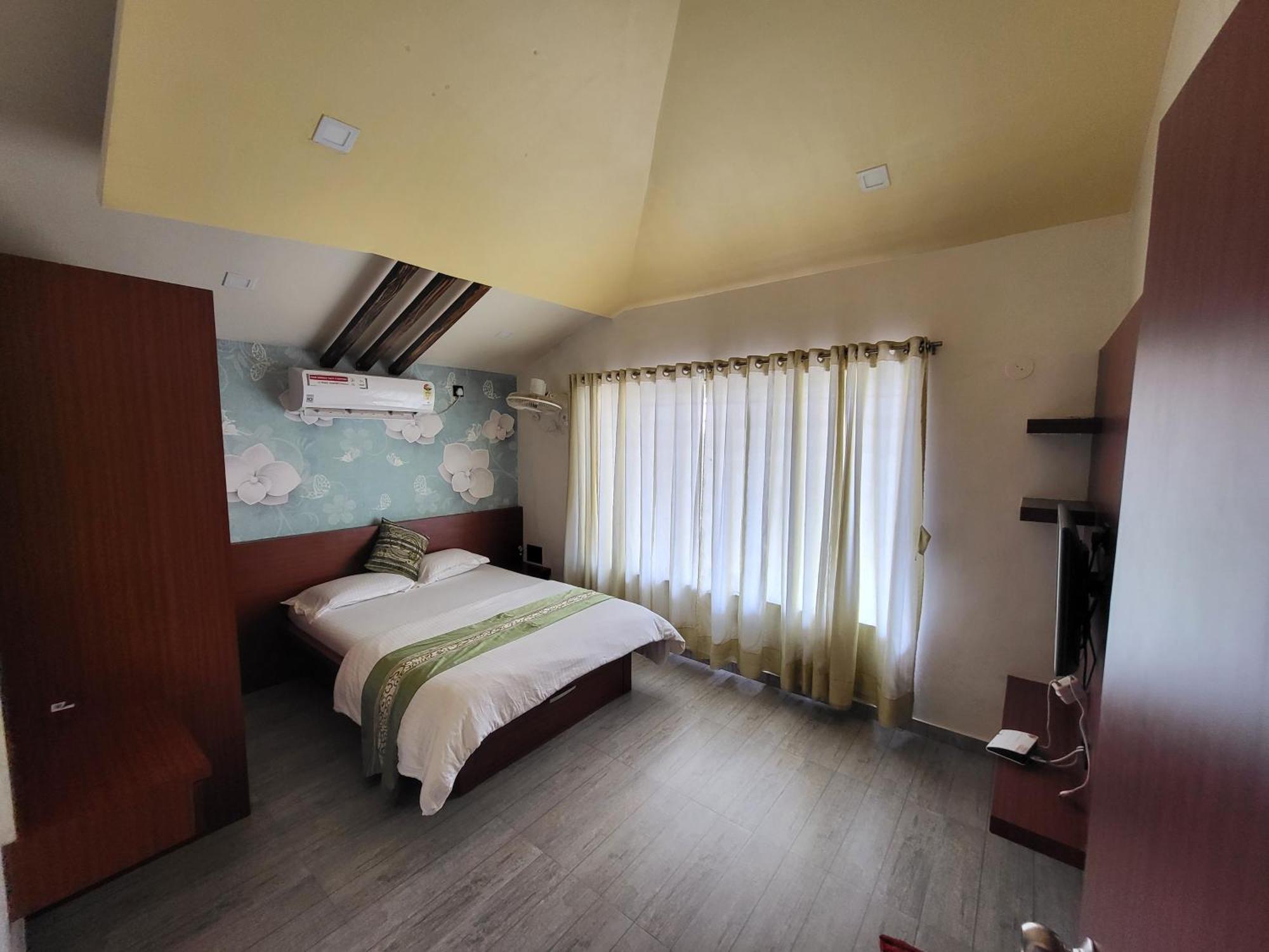 Paras Holiday Home Сатара Екстериор снимка